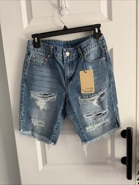 LITZ Distressed Denim Shorts in Light Blue size small